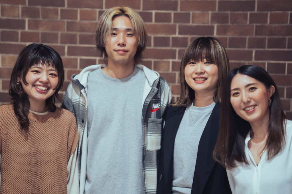 スタッフの集合写真
